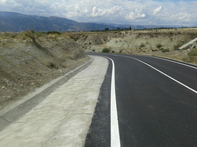 150.000 euros para mejorar el firme en menos de 3 kilmetros de la carretera entre Lcar y Tjola