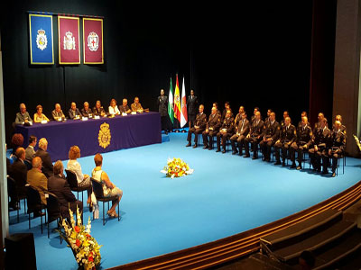 El subdelegado preside el acto institucional del Da de la Polica Nacional con la entrega de condecoraciones