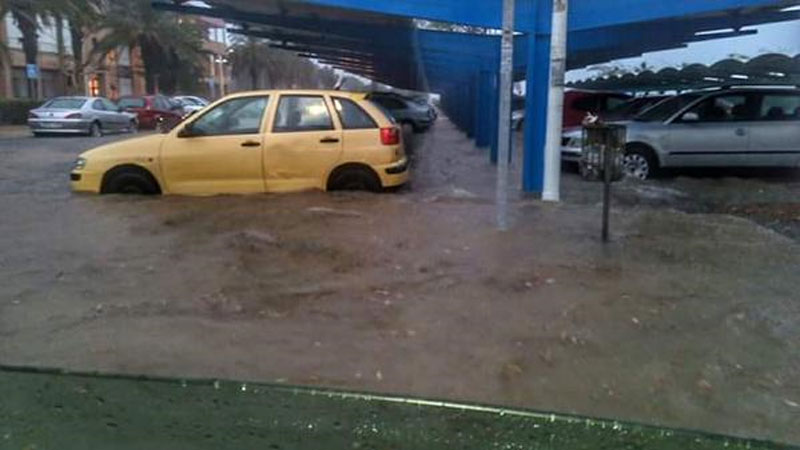 Alerta Naranja por lluvias en el Poniente y en Almera Capital. La universidad inundada de agua se hace viral a travs de las redes sociales