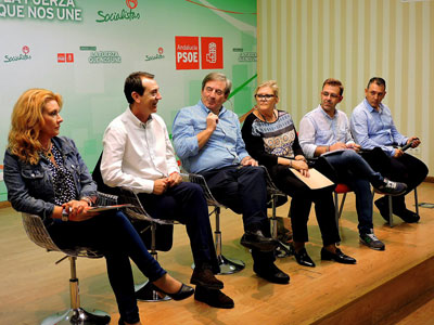 Los candidatos del PSOE de Almería capital exponen en asamblea las líneas claves para “el cambio seguro” el 20-D