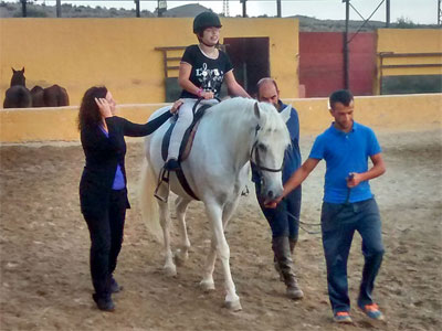 La terapia con Caballos ayuda a personas con discapacidad en Almera