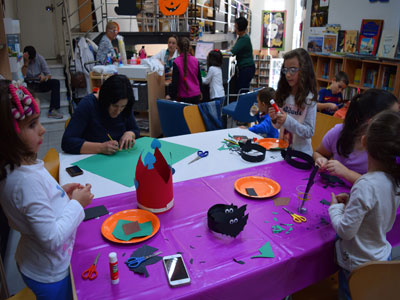 Un taller del terror en Gdor prepara  a nios y padres para la fiesta de Halloween