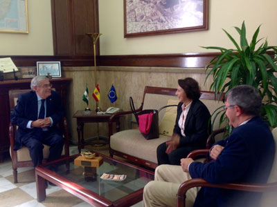 El subdelegado del Gobierno se rene con la Cnsul general de Per para tratar temas relacionados con la poblacin peruana que reside actualmente en Almera