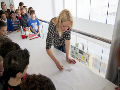 Alumnos de primaria de Carboneras participan en un encuentro con la ilustradora polaca Katarzyna Rogowicz