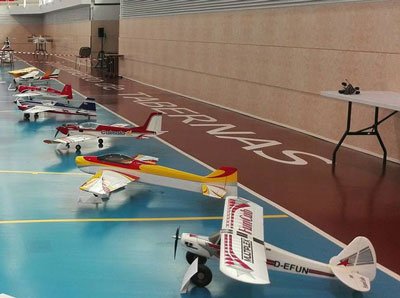 Ms de una treintena de aeronaves completan una exposicin de aeromodelismo