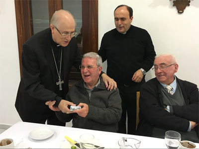 El Obispo visita las residencias de ancianos