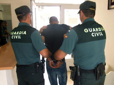 La Guardia Civil ha evitado hoy el robo en una urbanizacin de viviendas deteniendo al ladrn in fraganti