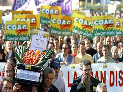 Agricultores se manifestarn y realizarn un paro general agrario maana para exigir unos precios justos 
