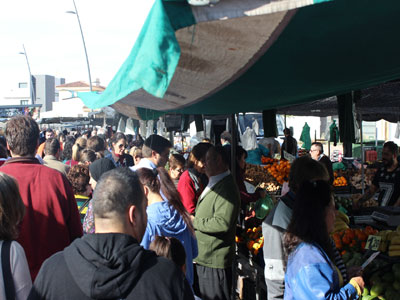 El rea de Ciudad Saludable destaca el aumento de afluencia y ventas en el Mercadillo 