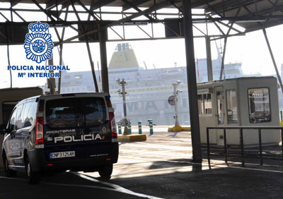 Detenido en el puerto de Almera un fugitivo acusado de trfico de drogas