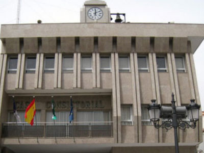 El PSOE exige a Amat que no cubra puestos vacantes en el Ayuntamiento con los planes de empleo de la Junta