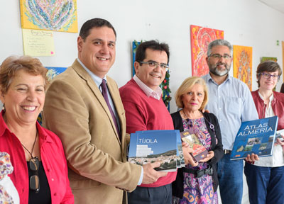 Obras literarias de autores almerienses y Guas de Almera completarn la nueva biblioteca de Telfono de la Esperanza