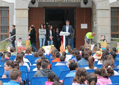 Casi 400 personas conmemoran el IV Centenario del fallecimiento de Cervantes