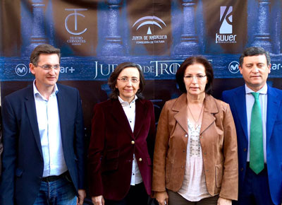 La consejera de Cultura, Rosa Aguilar,  asiste en Almera al estreno de Juego de Tronos, rodada en la provincia