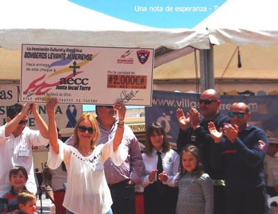 Noticia de Almería 24h: Los bomberos de Turre hacen su donación en la lucha contra el cáncer