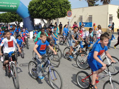 El ncleo de Las Norias acoge este domingo una nueva jornada de deporte en familia con la celebracin del Da de la Bicicleta