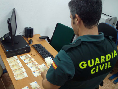Tres detenidos por distribuir en locales billetes falsificados de cincuenta euros 
