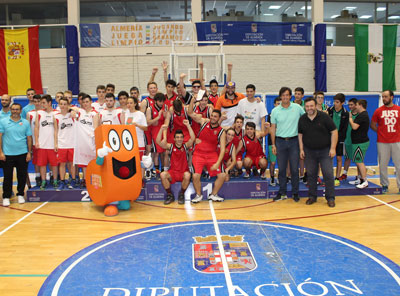 Los Juegos Deportivos Provinciales de baloncesto echan el cierre en el Moiss Ruiz