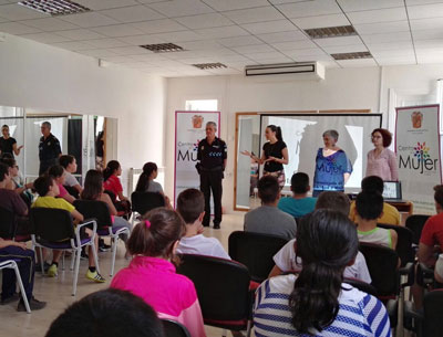 Alumnos del CEIP Prncipe Felipe conocen el funcionamiento del Centro de la Mujer