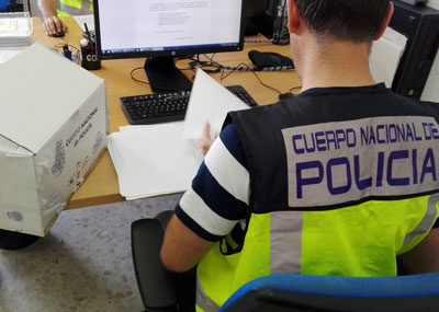 La Polica Nacional detiene a 16 personas por falsificar documentos para conseguir permisos de residencia y trabajo