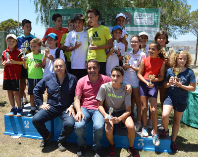 Ms de 200 nios participan en la Escuela Infantil de Tenis del CN Almera
