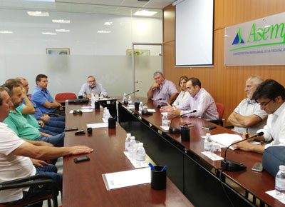 Las empresas forestales de Almera y Granada acusan a la lentitud administrativa y la burocracia de la consejera de medio ambiente de abocar al sector a la desaparicin 