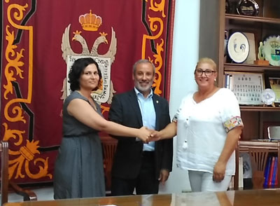 El Ayuntamiento de Vera y la Federacin de Asociacin Roman de Almera, firman convenio de colaboracin
