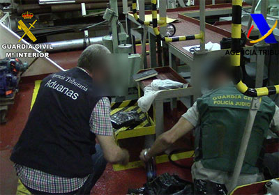 Encuentran 43 kilos de cocana en el interior de un mercante en el puerto de Endesa