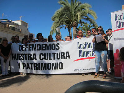 Ms de un centenar de almerienses se unen para defender su Alcazaba junto a Accin por Almera