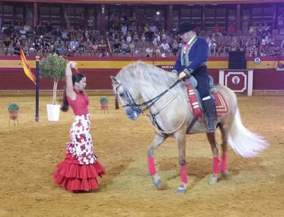 El espectculo El Arte de Andaluca a caballo reuni el domingo a cerca de 1.500 personas en la Plaza de Toros de Roquetas de Mar