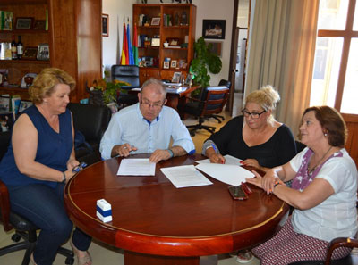 Ayuntamiento de Vcar y la Federacin Unin Roman trabajarn conjuntamente por un Plan de Intervencin con la comunidad gitana