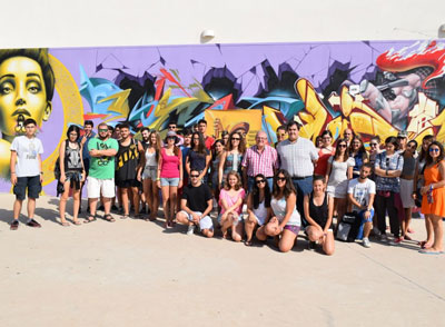 Graffiteros de Italia, Bulgaria y Grecia visitan los trabajos realizados durante el pasado Hip Hop Street