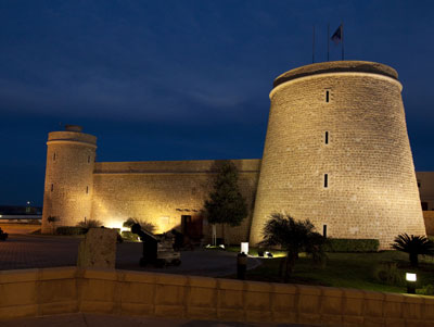 Ayuntamiento y fundacin Sevillana ENDESA firman un acuerdo para iluminar el castillo de Santa Ana