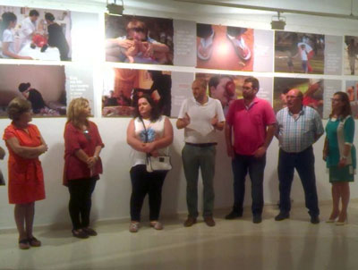 La Casa de la Cultura de Garrucha  acoge la exposicin Construyendo Familias sobre el acogimiento de menores