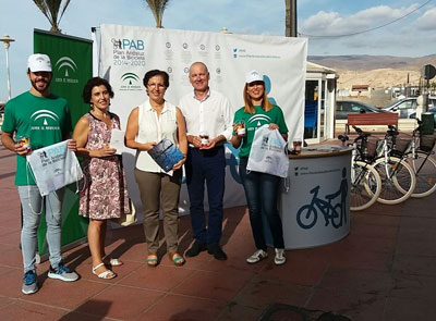 Desayuno saludable para promover el uso de la bicicleta y el transporte pblico en la Semana Europea de la Movilidad