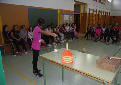 Unos 500 alumnos participan de las actividades del proyecto de Educacin Vial de Vcar, durante el primer mes del curso