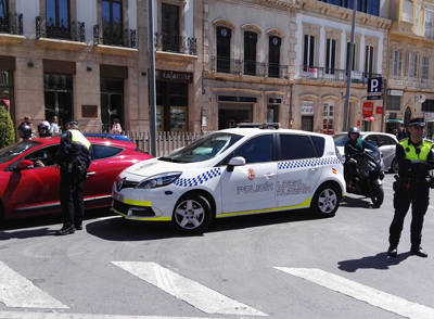 Dos coches protagonizan una carrera ilegal en la Avenida del Mediterrneo