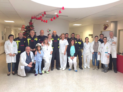 Los Bomberos del Levante Almeriense visitan a los nios ingresados en el Hospital la Inmaculada de Huercal Overa