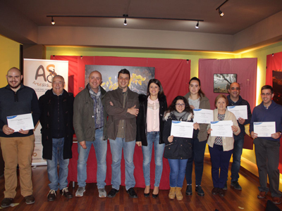 Los alumnos del curso-taller de fotografía desarrollado en Abla reciben sus diplomas  