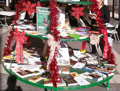 Los huercaleos adquieren en una semana los 1.500 ejemplares de la campaa Regalamos Cultura Llvate un libro por Navidad!