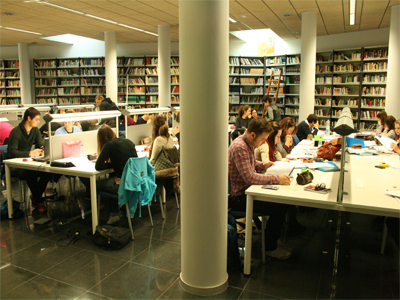 La Biblioteca Central amplia su horario también a los sábados por la tarde para reforzar su servicio de cara a los exámenes de enero