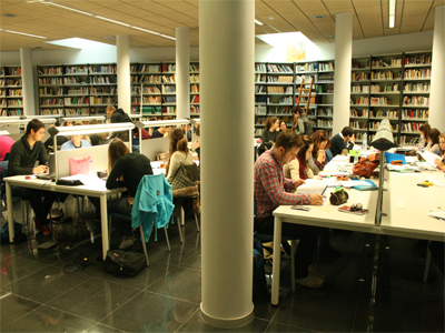 La Biblioteca Central amplia su horario tambin a los sbados por la tarde para reforzar su servicio de cara a los exmenes de enero