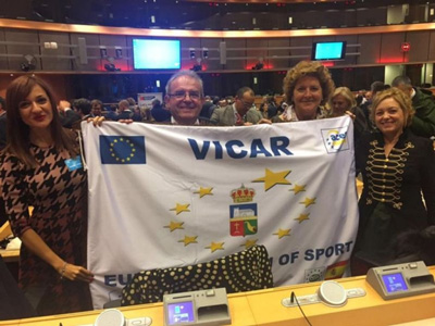 Vicar se prepara para presentar y ofrecer la bandera de Villa Europea del Deporte a todos sus vecinos