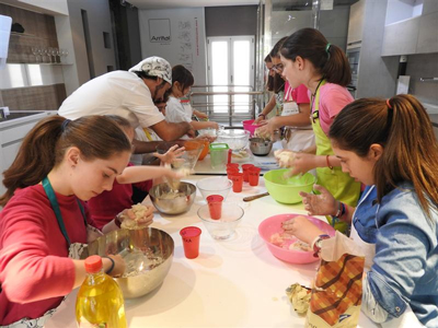 Noticia de Almería 24h: “San Valentín” llega a los más pequeños de la casa con talleres educativos que fomentan valores de amistad y compañerismo