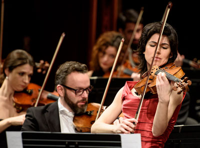 Almera celebra el amor por la msica, con la violista Isabel Villanueva y la OCAL
