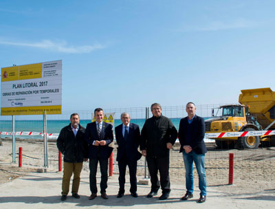 El subdelegado del Gobierno visita las obras de emergencia en la playa de El Ancón en Carboneras