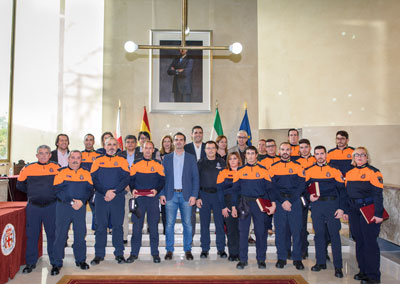 El alcalde reconoce la labor y el compromiso con la ciudad de Almera de los voluntarios de Proteccin Civil 