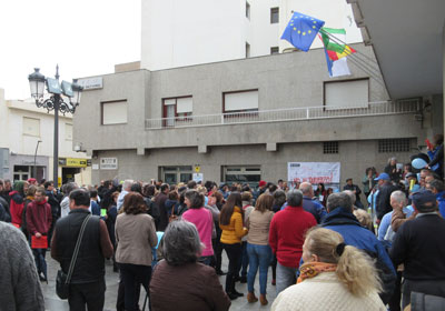 Roquetas se moviliza contra el tarifazo del agua