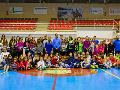 Noticia de Almera 24h: El Ayuntamiento de Tabernas hace entrega de las equipaciones a alumnos de las Escuelas Municipales Deportivas