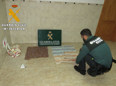 Noticia de Almería 24h: La Guardia Civil incauta más de 300 bellotas de hachís y detiene a una persona  